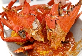 Seafood The Moving Crab, Hadirkan Menu Unggulan Caramelized Butter Sauce