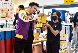Terjual Lebih dari 9000 Unit, realme 10 Curi Hati Anak Muda Indonesia