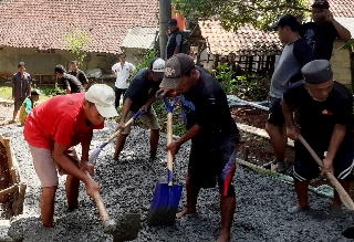 Pemdes Padurenan Melakukan Betonisasi Jalan Kampung Bulak, Gunung Sindur