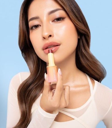 Azarine X Jennifer Coppen Resmi Luncurkan Glowkiss Sunscreen Lip Balm SPF 35 PA+++ : 3 in 1 Lip Balm Andalan untuk Bibir Sehat & Glowing!
